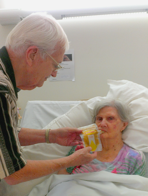 How To Feed An Elderly Person With A Reusable Food Pouch
