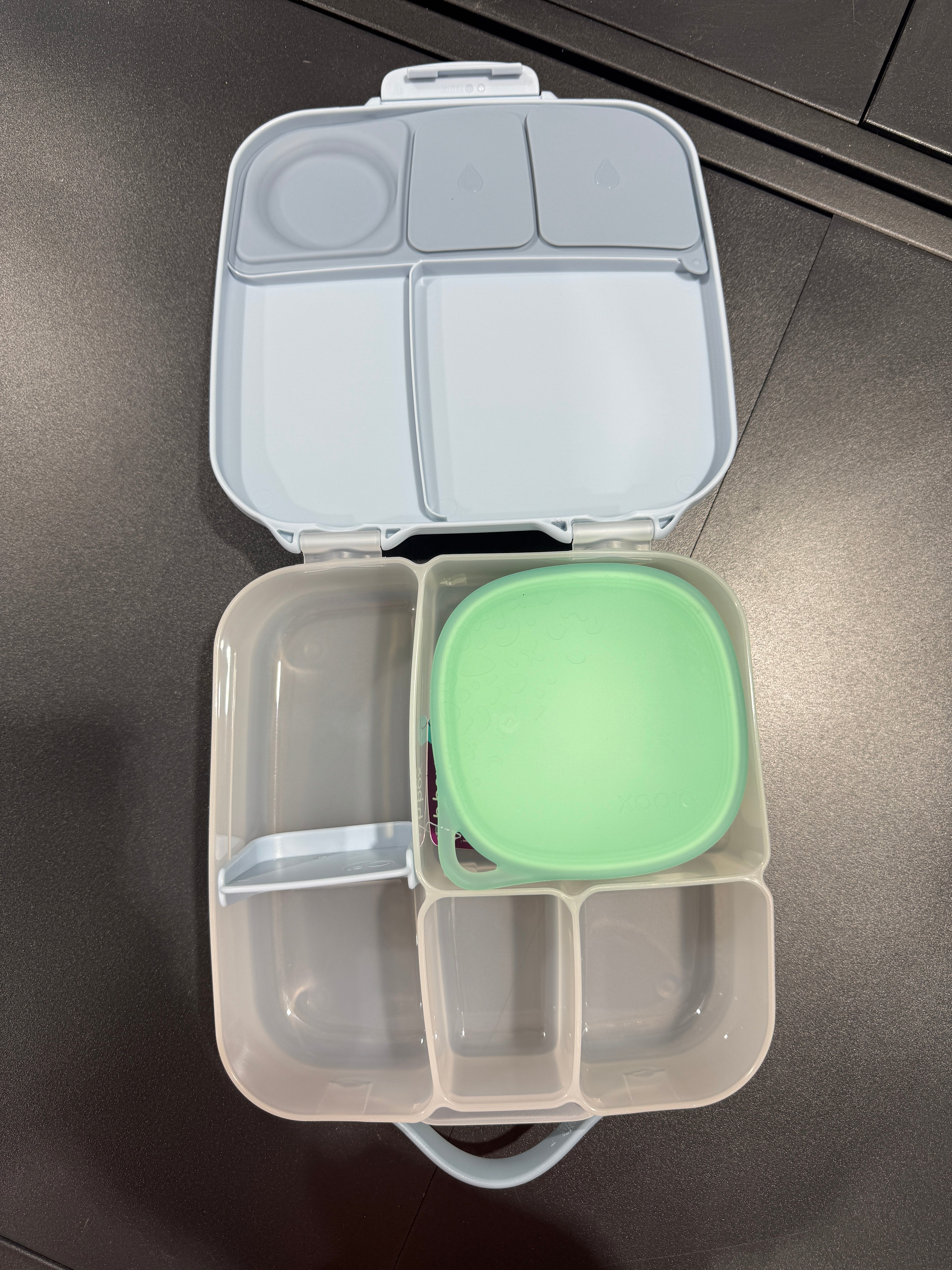 Bbox green lunch tub in bbox lunch box