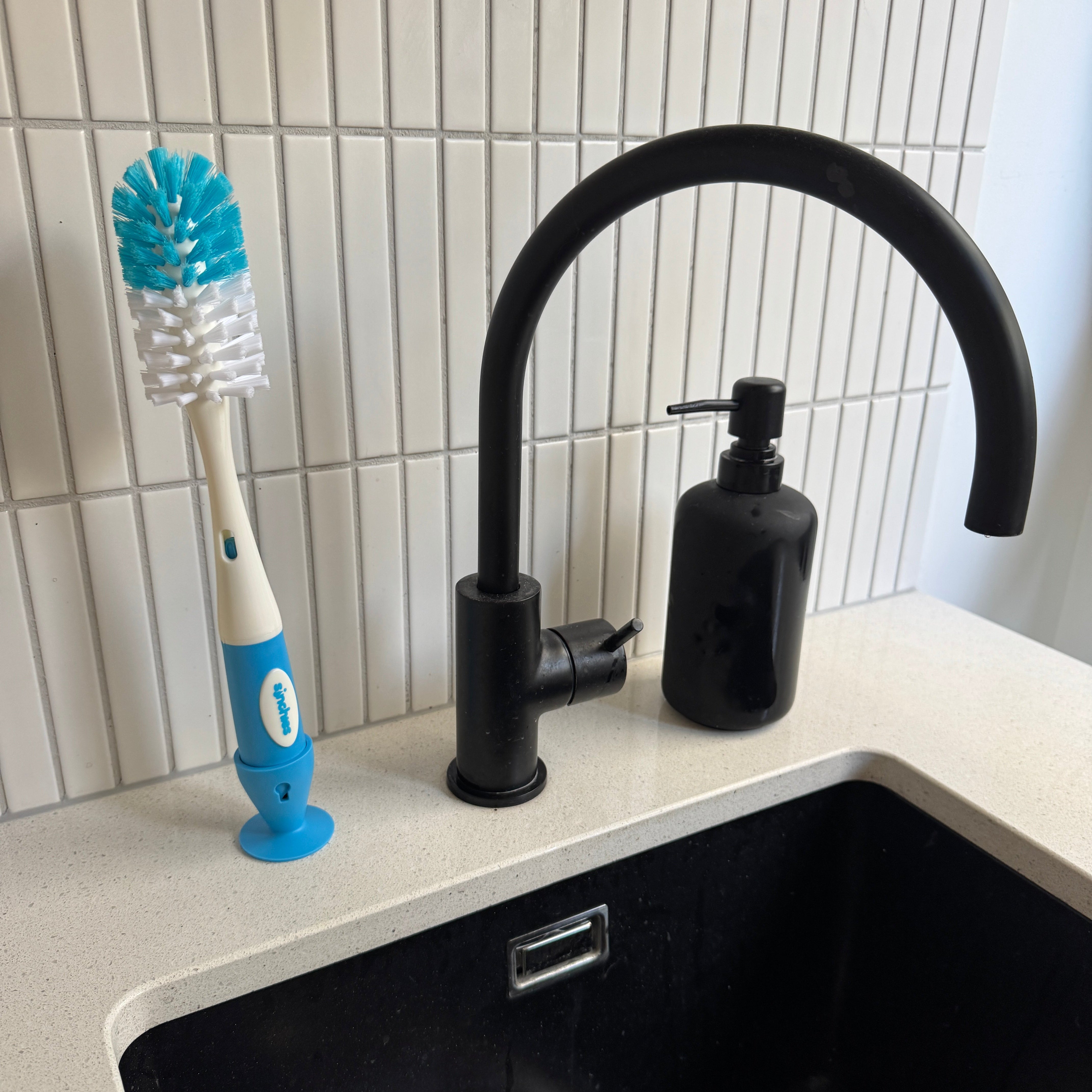 Cleaning baby bottle brush