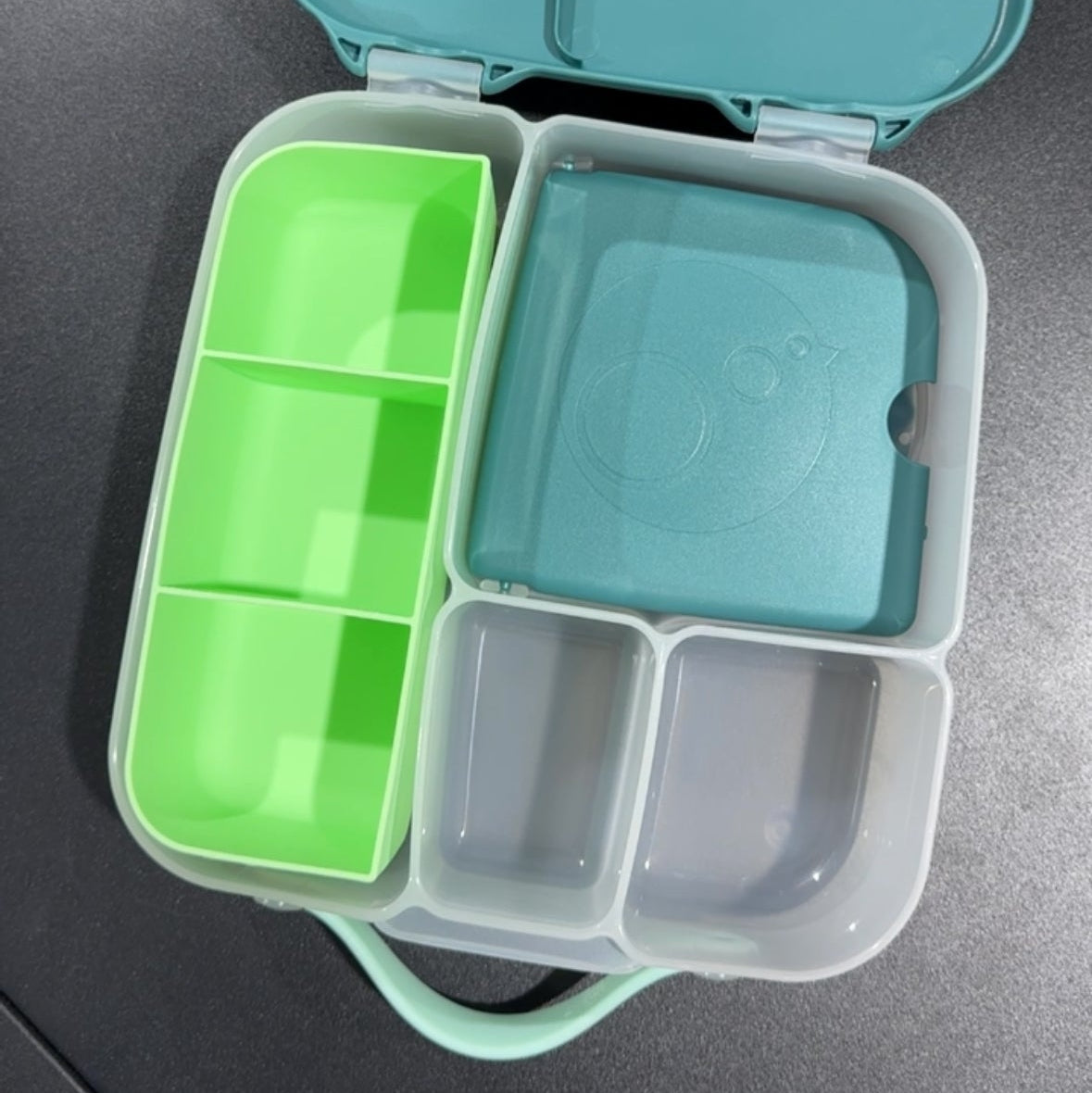 viral green silicone feast tray and bbox lunch box