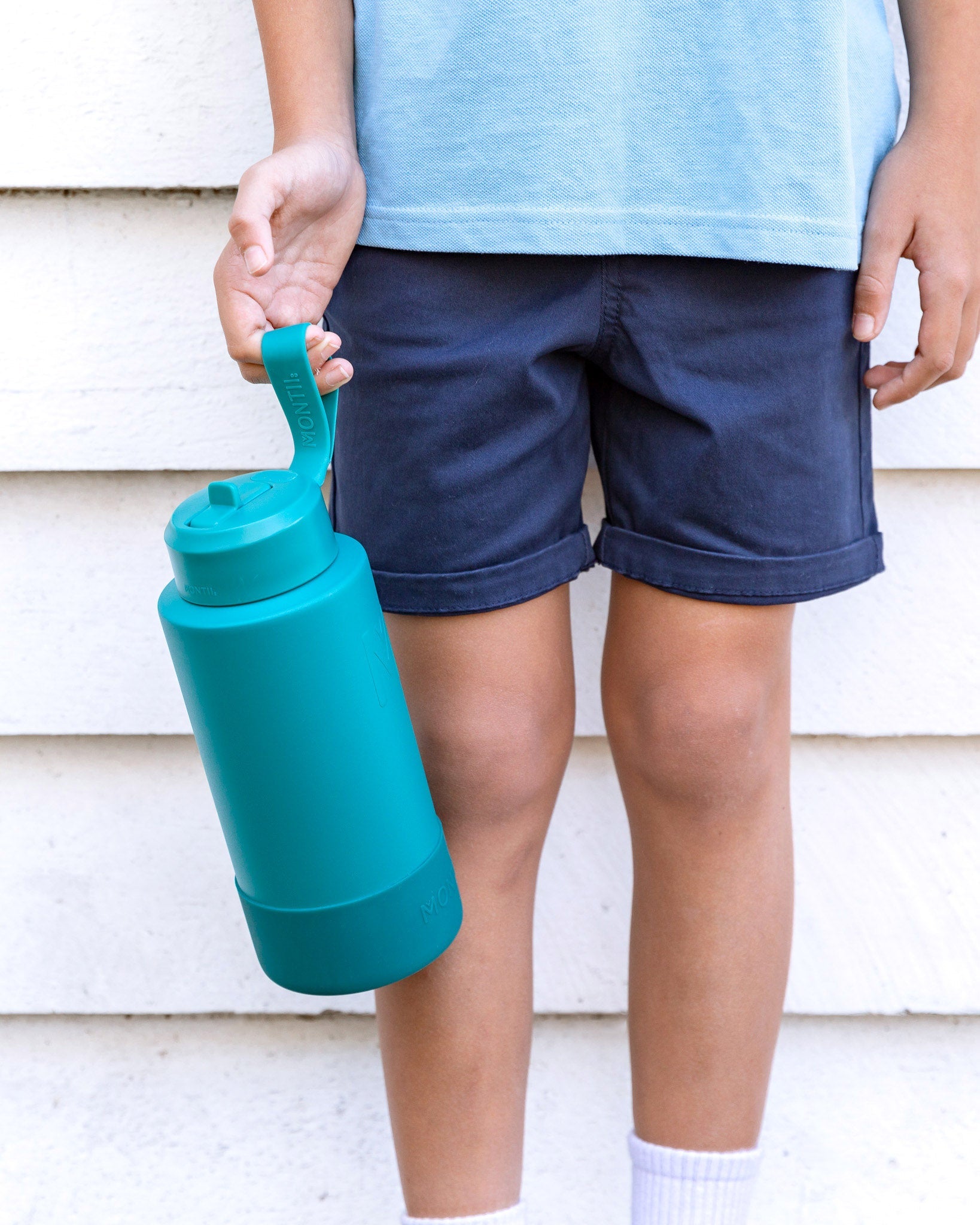 Green large 1 litre water bottle with sipper lid and straw from MontiiCo