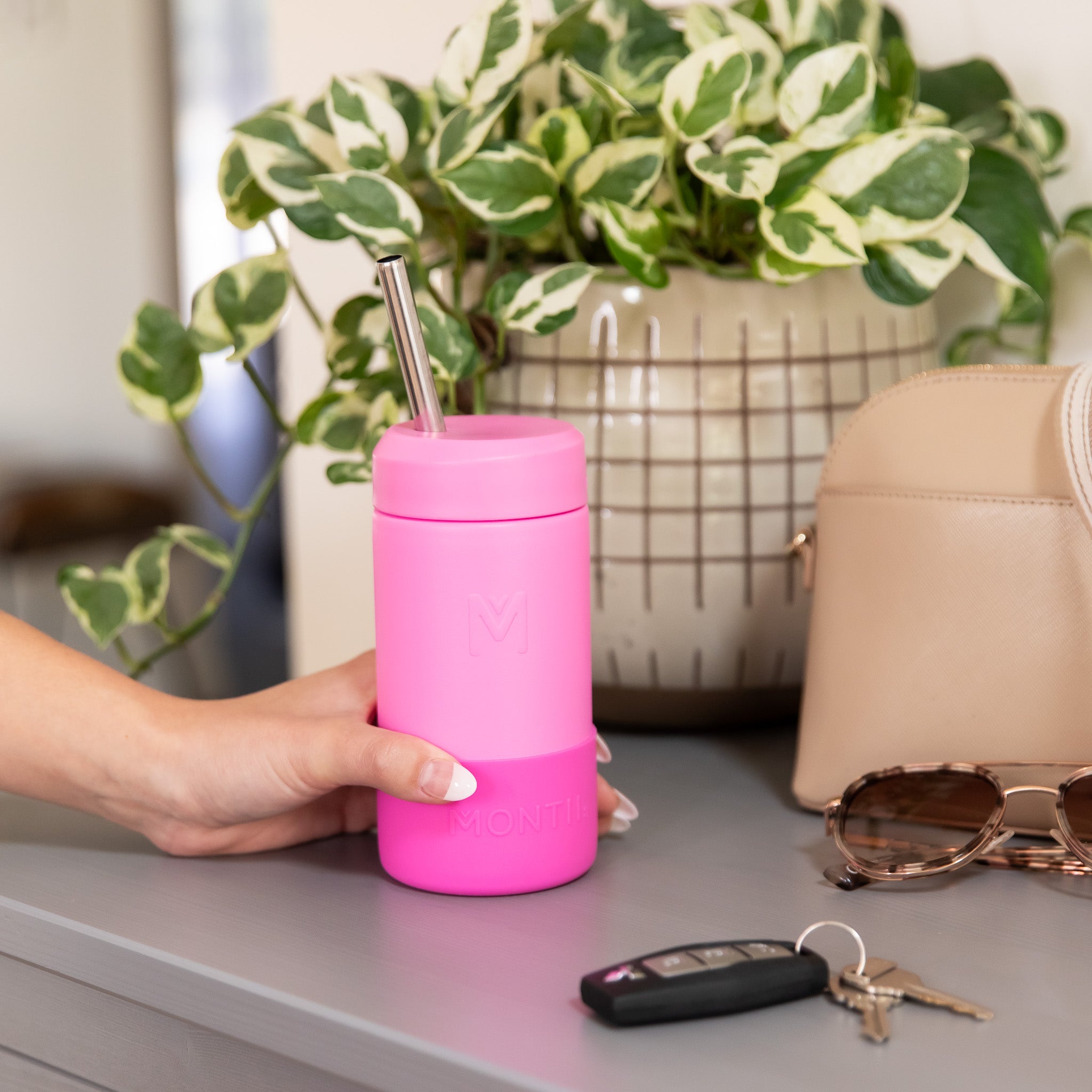Pink smoothie bottle cup and lid from MontiiCo
