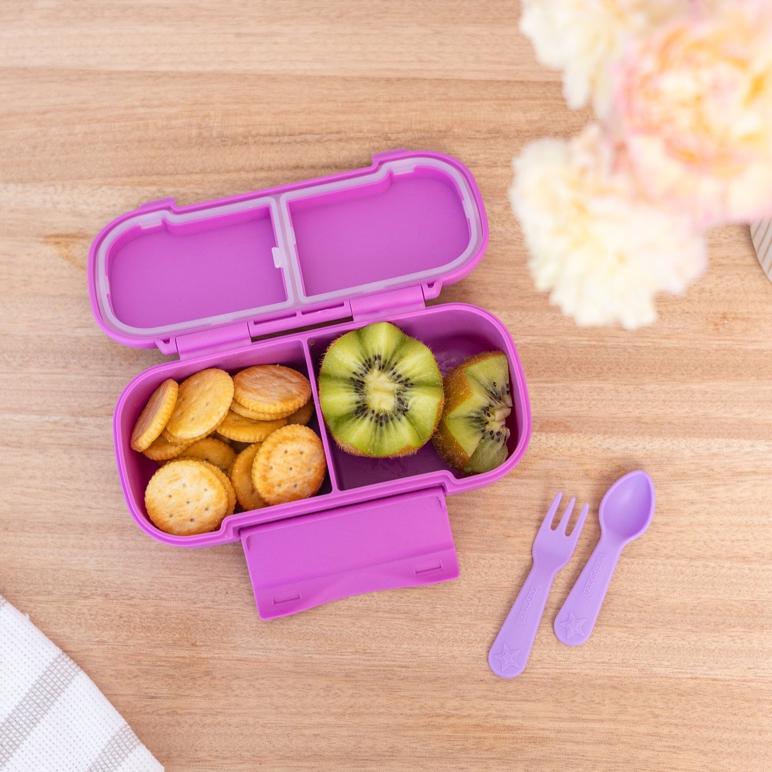 fuchsia pink crunch and sip container